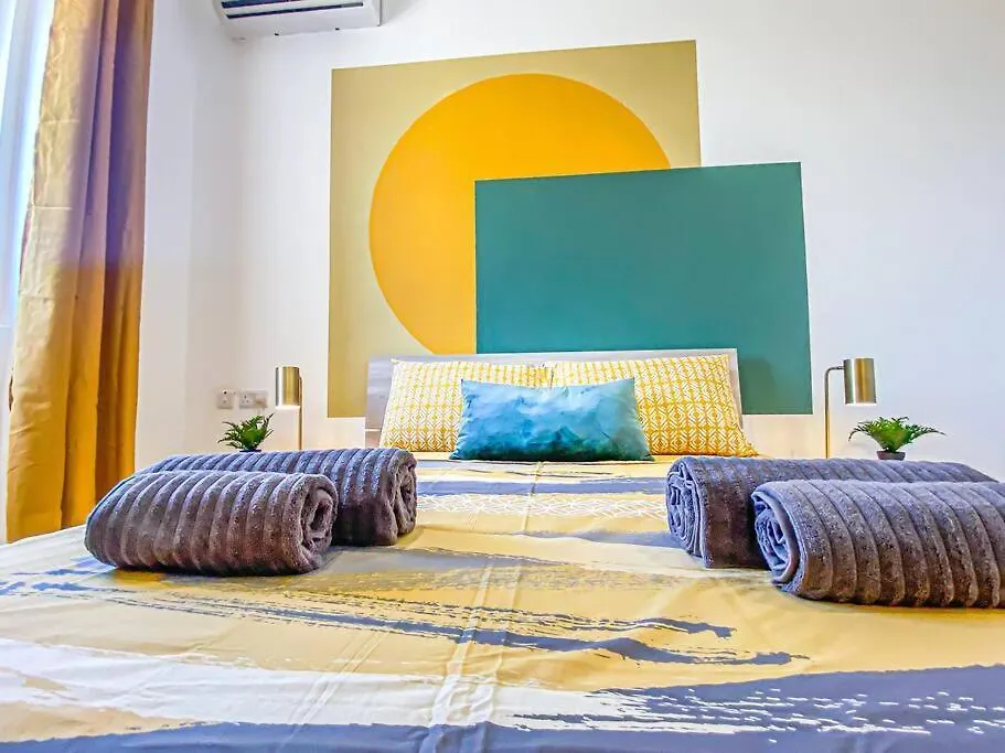 Апартаменты Moonstone Manor 3- Sliema Strand, Gzira 0*,  Мальта