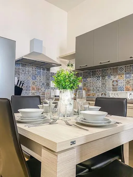 Апартаменты Moonstone Manor 3- Sliema Strand, Gzira