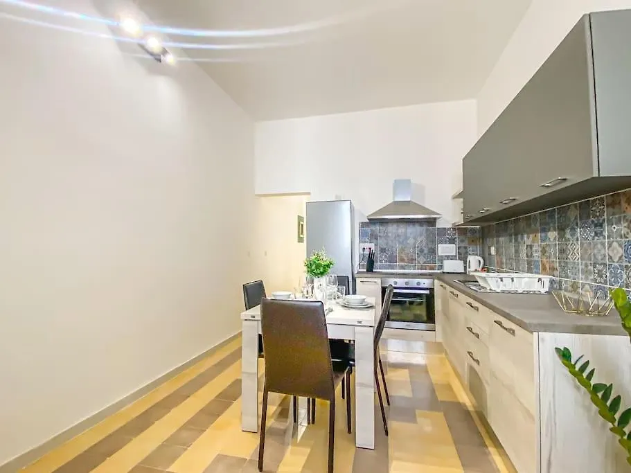 Апартаменты Moonstone Manor 3- Sliema Strand, Gzira